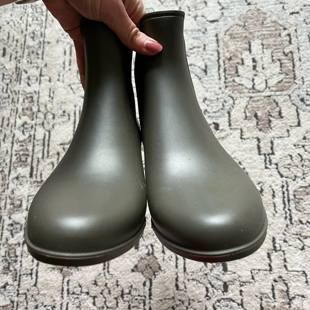 A New Day Chelsea Short Rain Boots - Olive Green Size 8